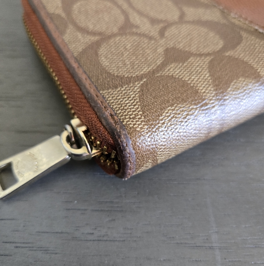 Coach Wallet - Picture 2 of 11